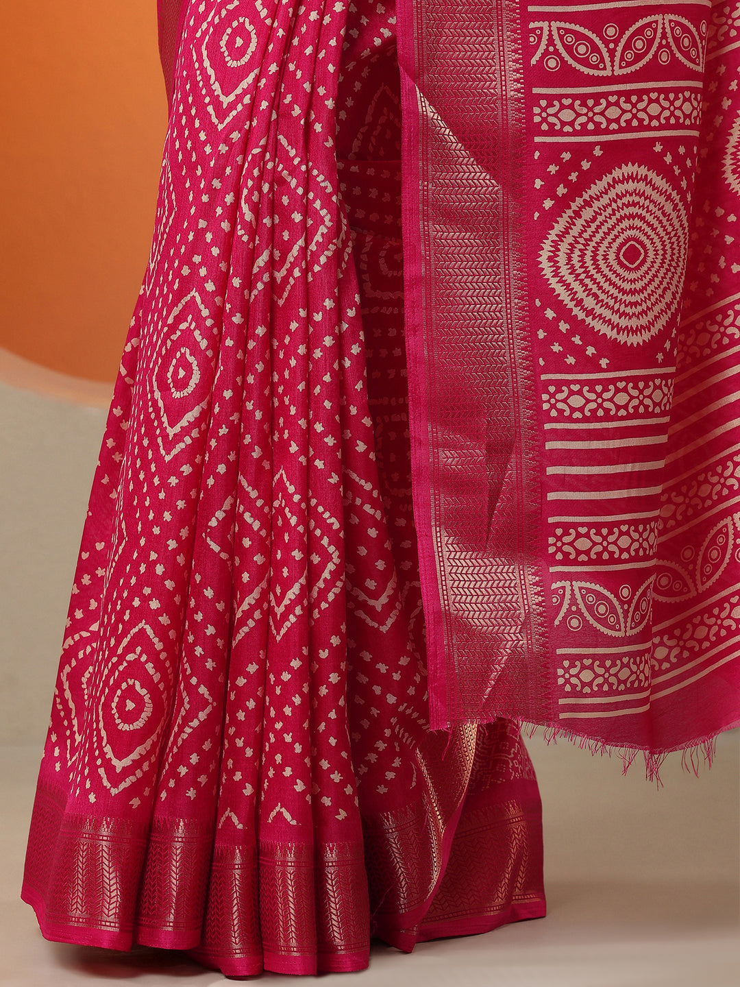 Pink Printed Silk Blend Saree With Unstitched Blouse Piece