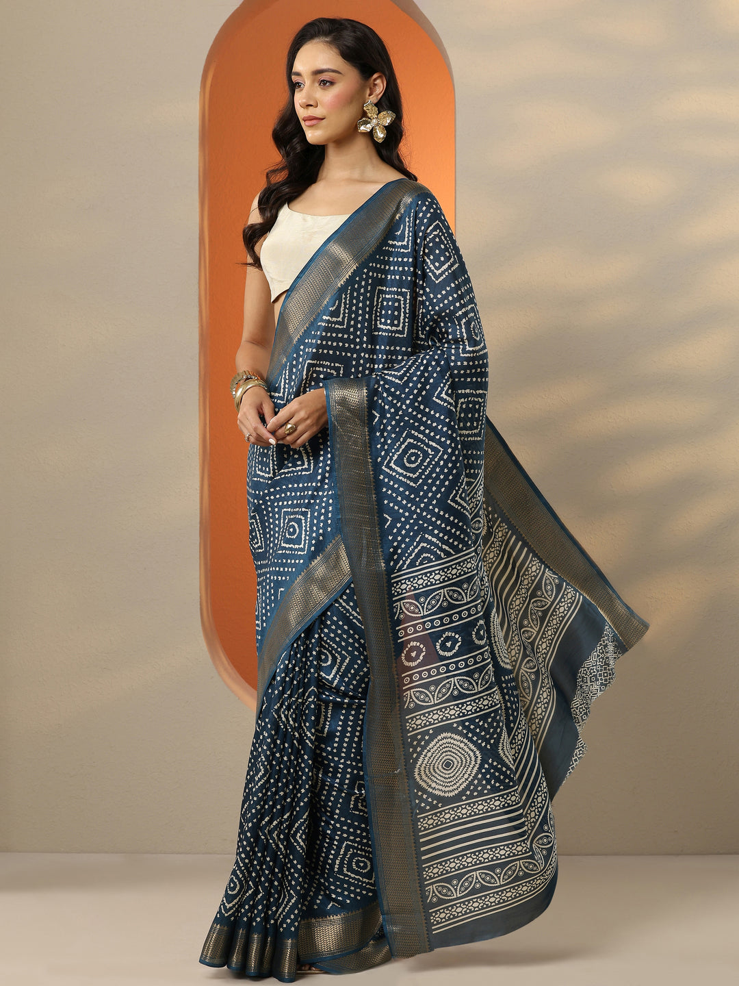 Navy Blue Printed Silk Blend Saree With Unstitched Blouse Picece