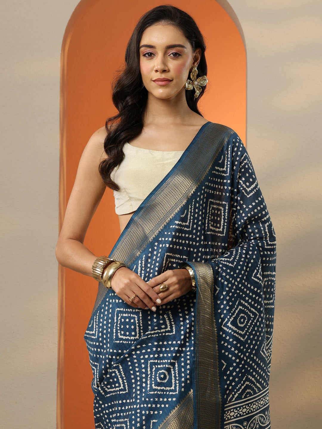 Navy Blue Printed Silk Blend Saree With Unstitched Blouse Picece