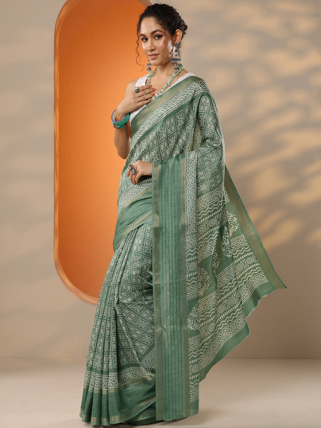 Green Printed Silk Blend Saree With Unstitched Blouse Picece