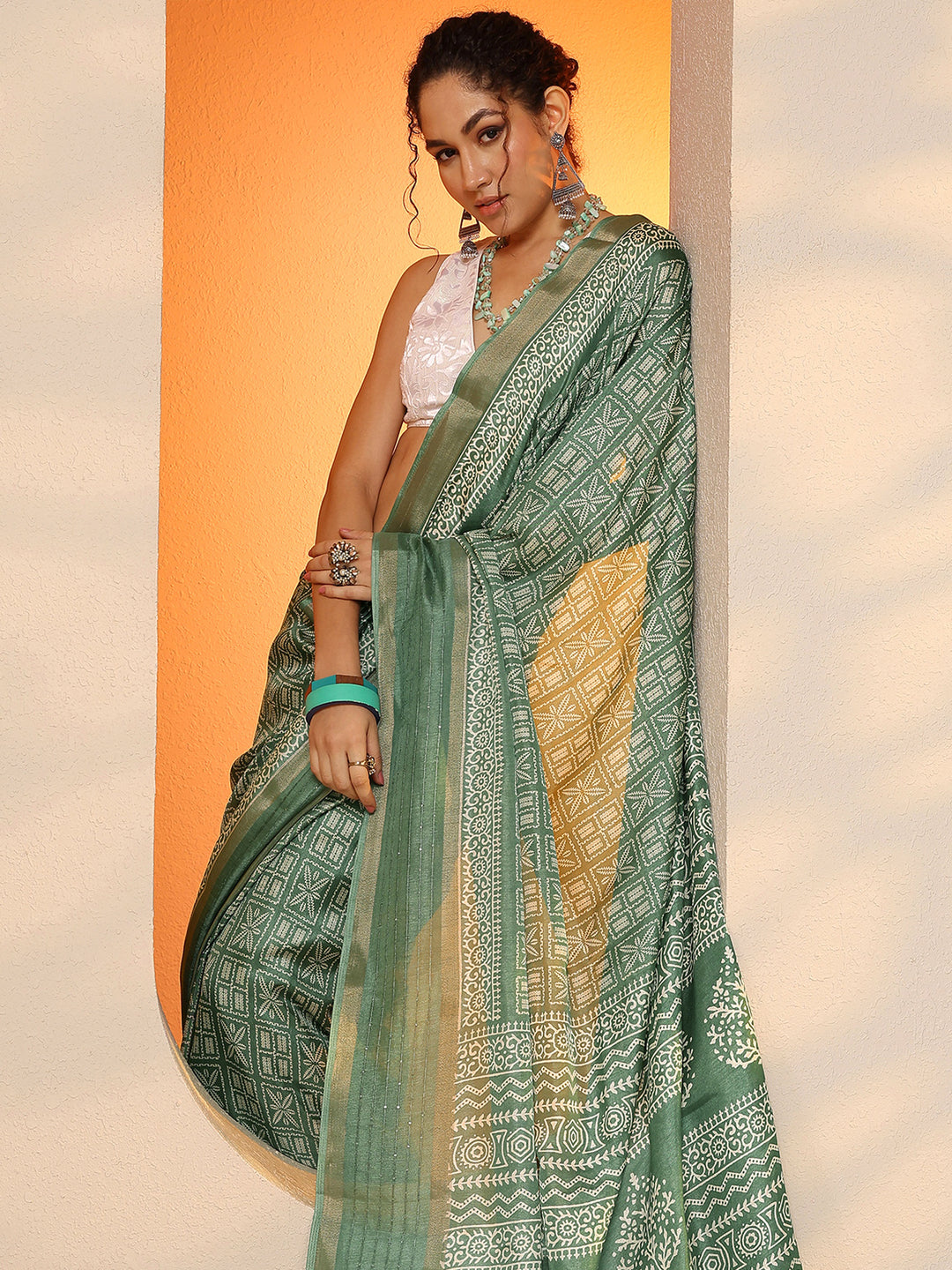 Green Printed Silk Blend Saree With Unstitched Blouse Picece