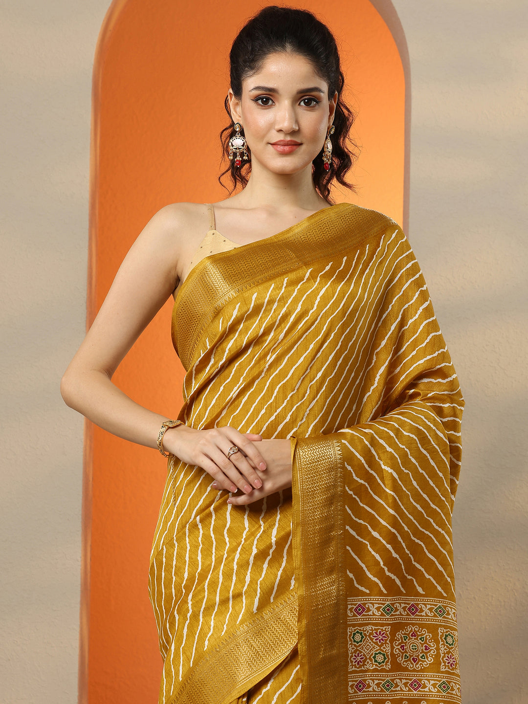 Mustard Leheriya Printed Silk Blend Saree With Unstitched Blouse Piece