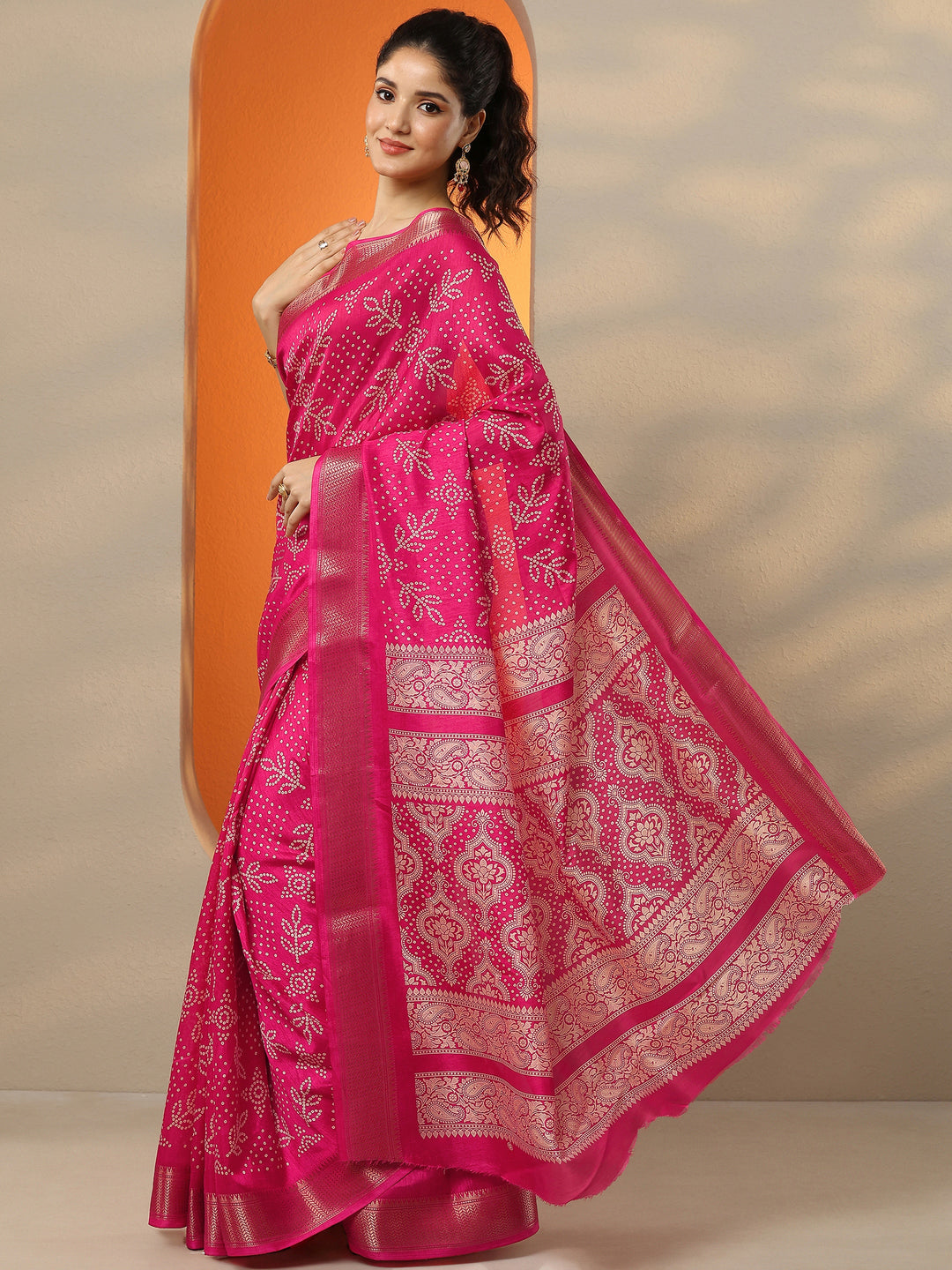 Pink Bandhani Printed Silk Blend Saree With Unstitched Blouse Piece