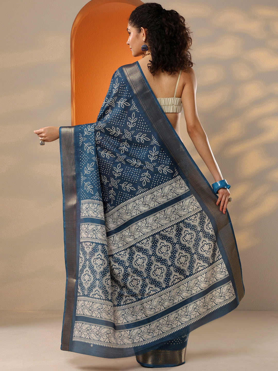 Navy Blue Bandhani Printed Silk Blend Saree With Unstitched Blouse Piece