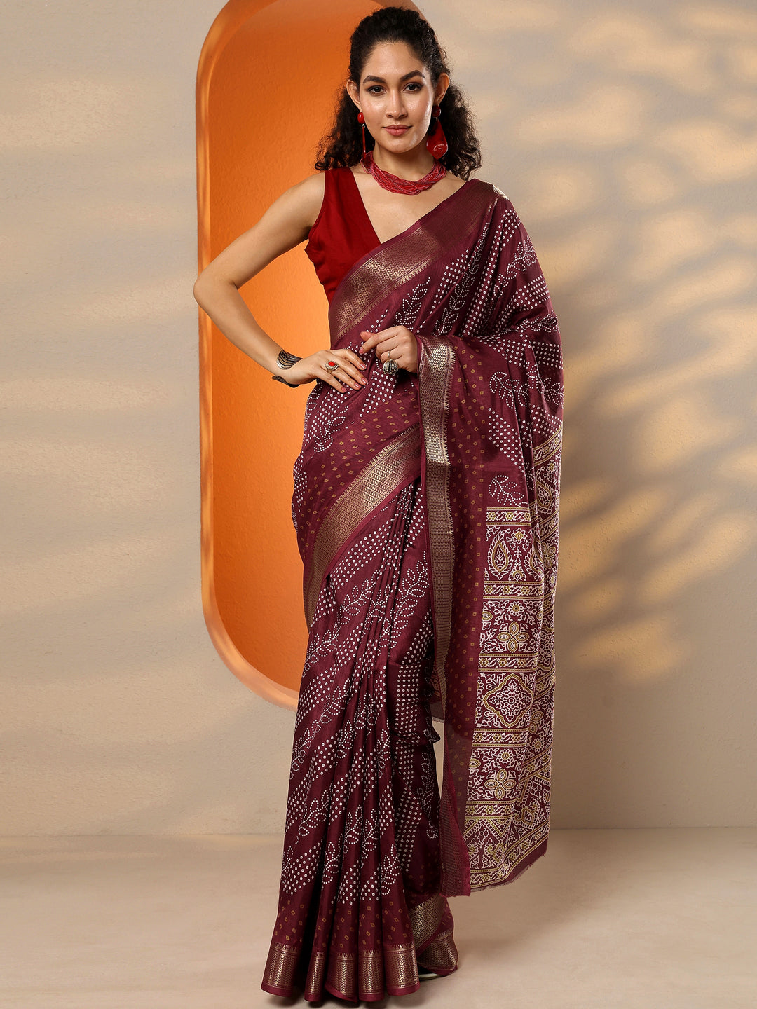 Maroon Bandhani Printed Silk Blend Saree With Unstitched Blouse Piece