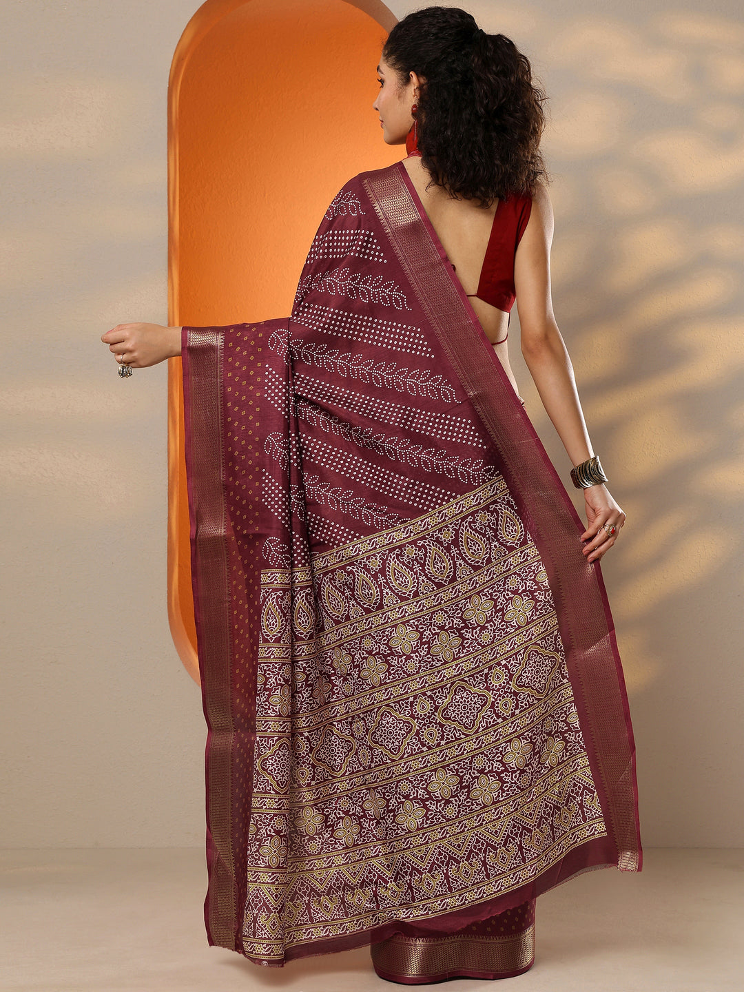 Maroon Bandhani Printed Silk Blend Saree With Unstitched Blouse Piece