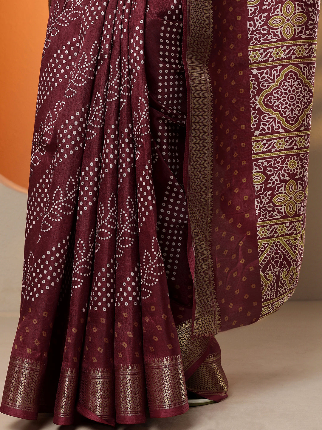 Maroon Bandhani Printed Silk Blend Saree With Unstitched Blouse Piece
