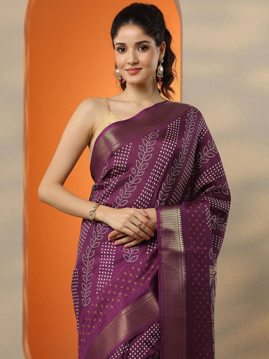 Burgundy Bandhani Printed Silk Blend Saree With Unstitched Blouse Piece