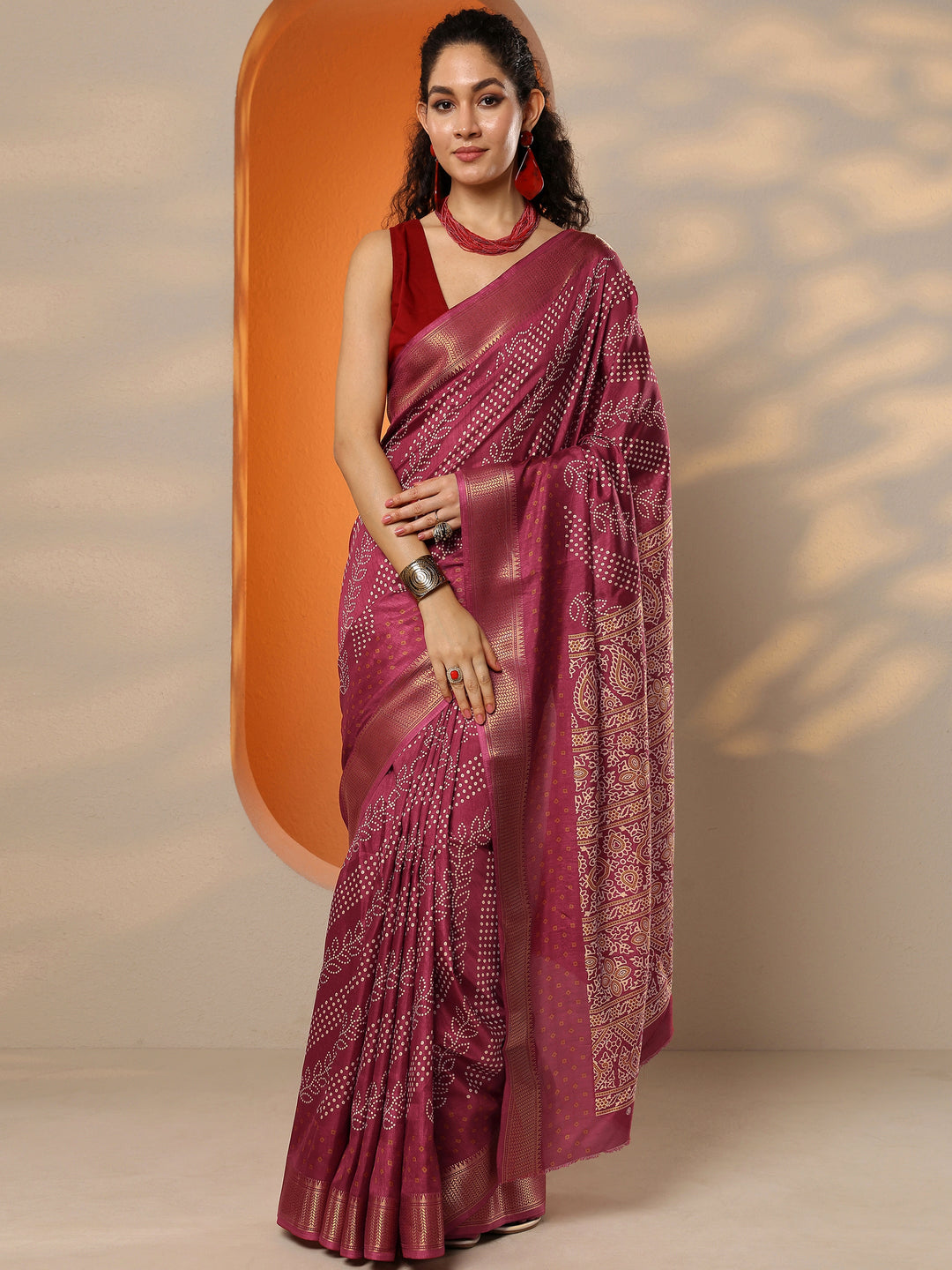 Maroon Bandhani Printed Silk Blend Saree With Unstitched Blouse Piece