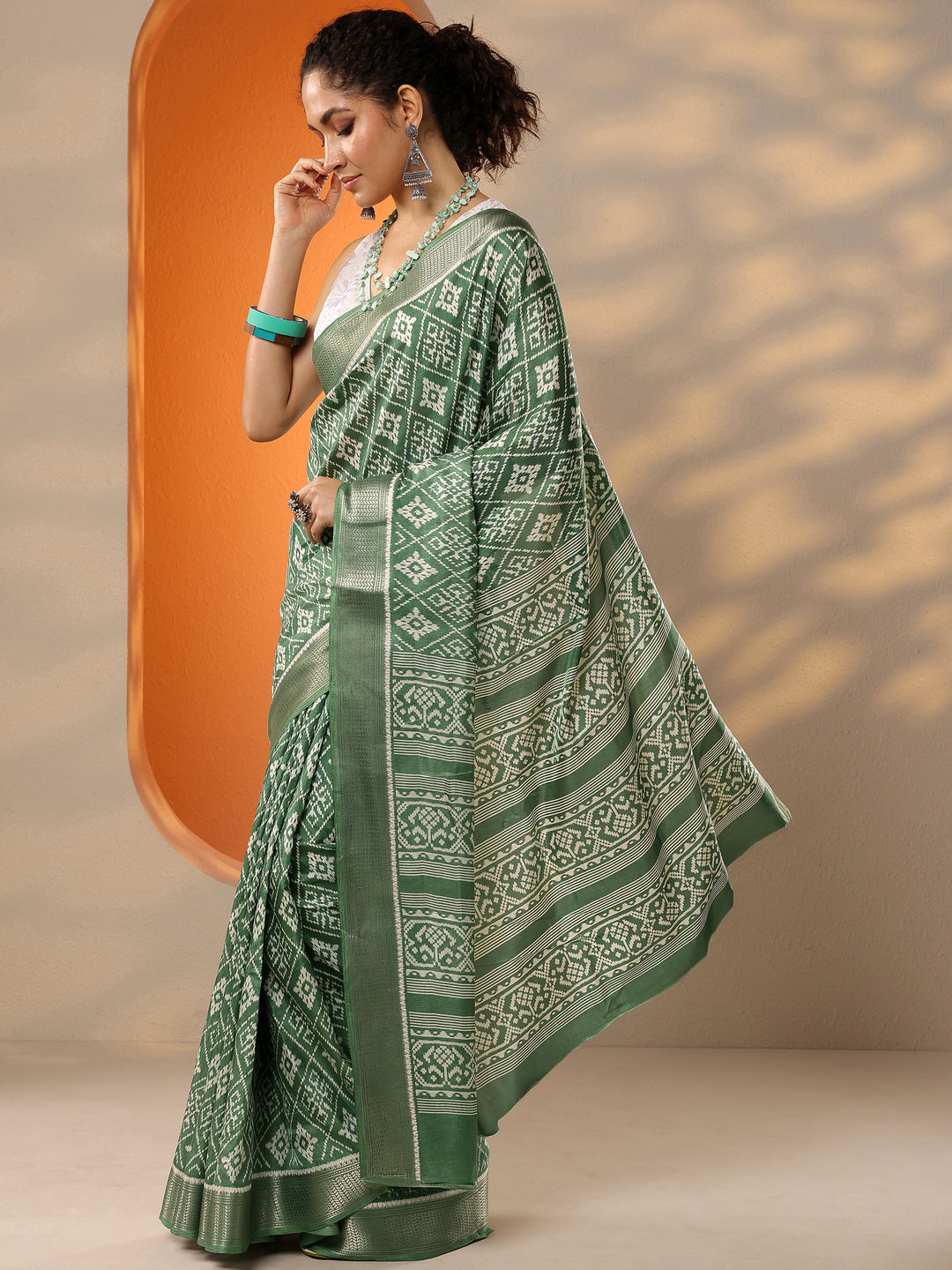 Green Printed Silk Blend Saree With Unstitched Blouse Picece