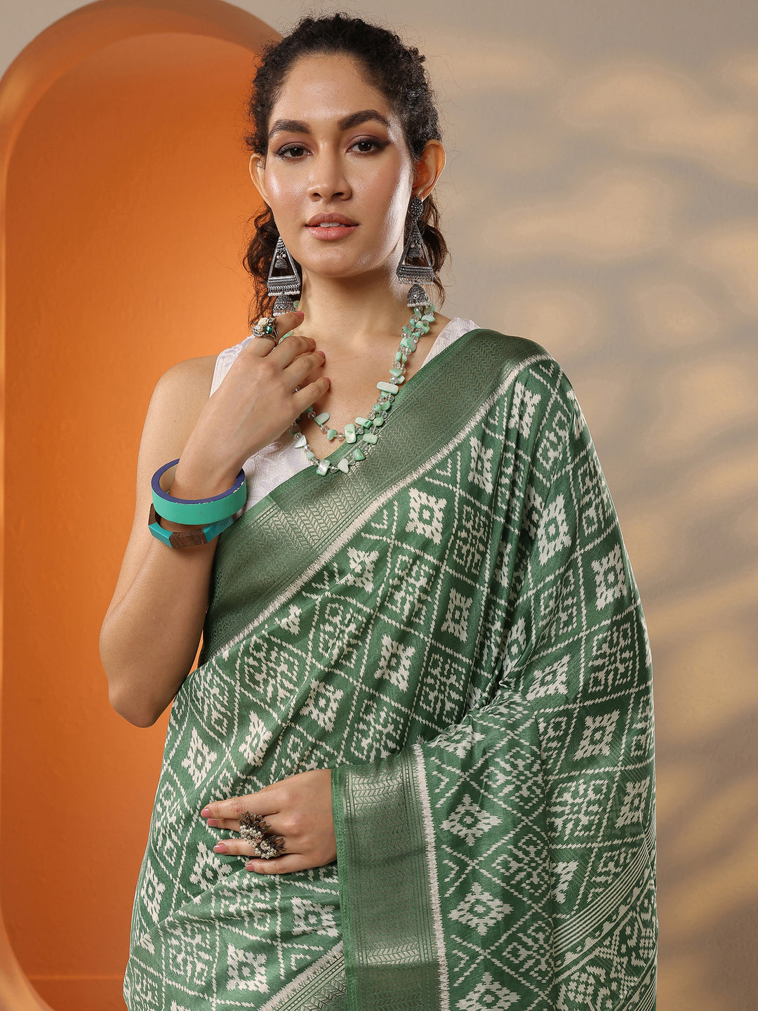 Green Printed Silk Blend Saree With Unstitched Blouse Picece