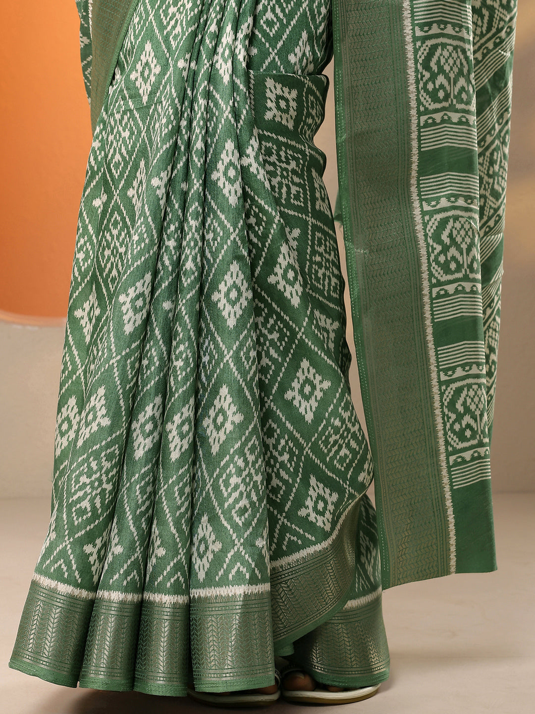 Green Printed Silk Blend Saree With Unstitched Blouse Picece