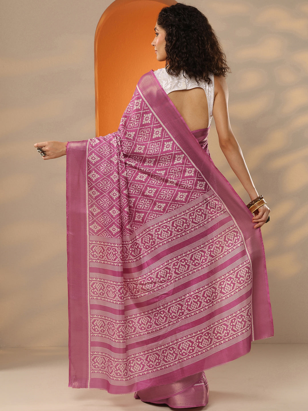 Pink Printed Silk Blend Saree With Unstitched Blouse Picece