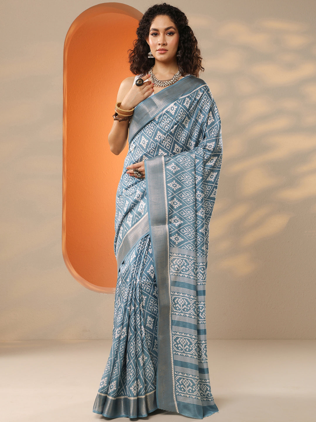 Blue Printed Silk Blend Saree With Unstitched Blouse Piece