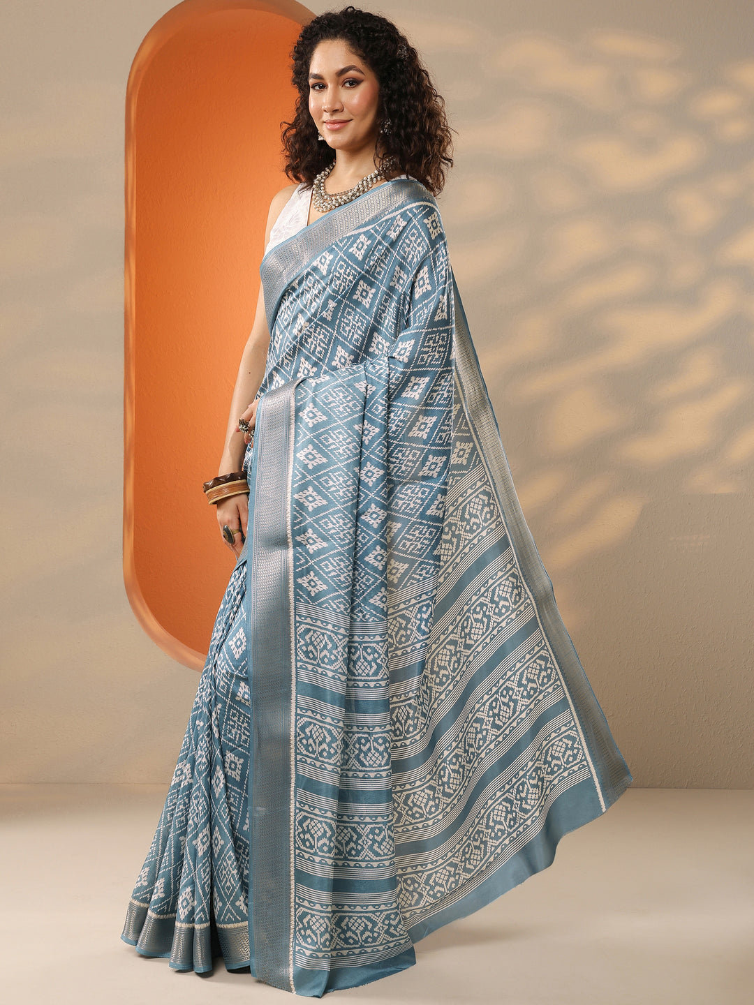 Blue Printed Silk Blend Saree With Unstitched Blouse Piece
