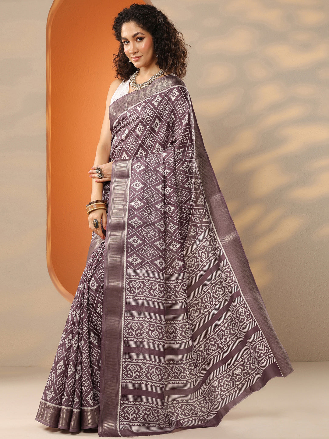 Brown Printed Silk Blend Saree With Unstitched Blouse Picece