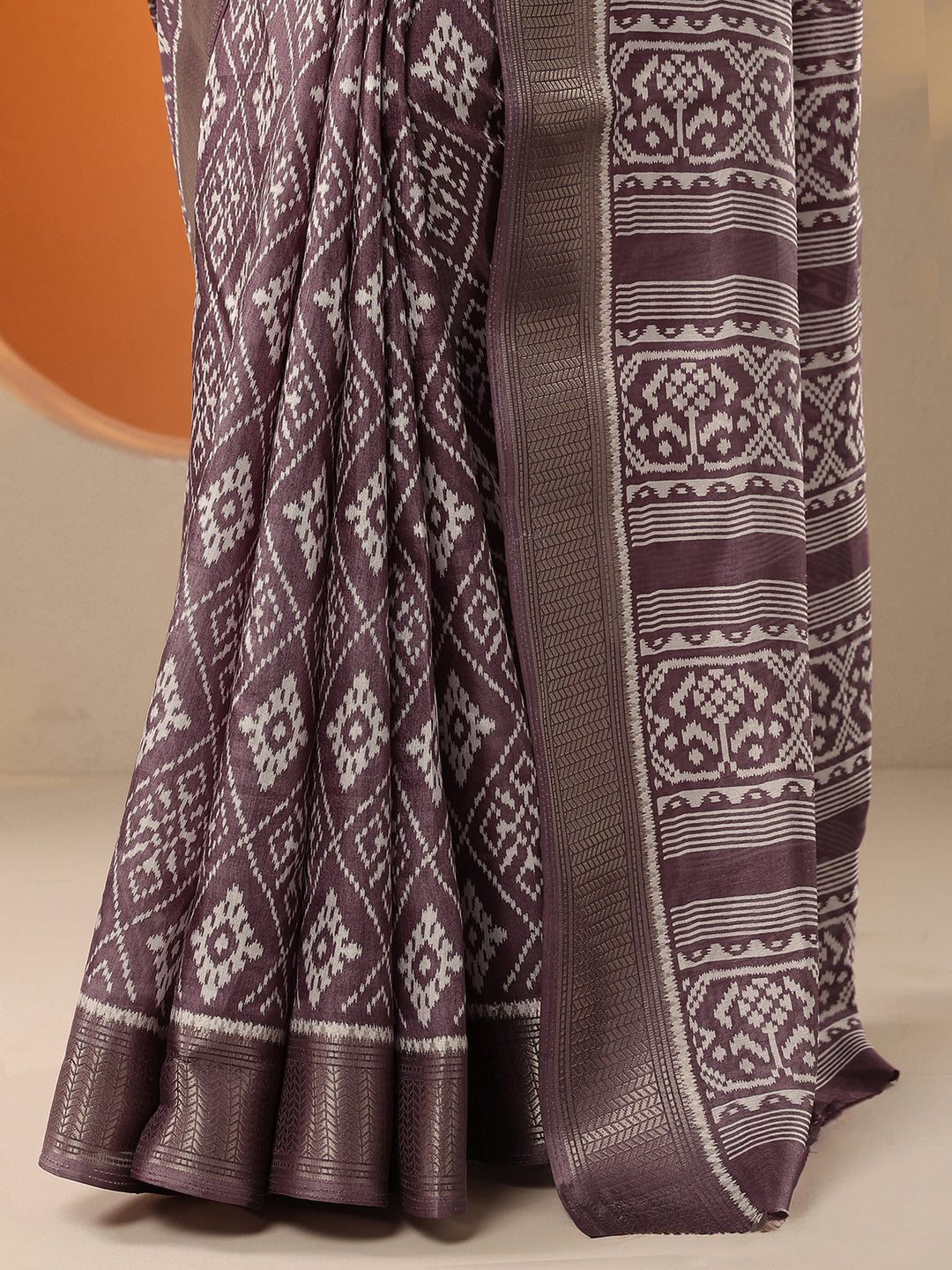 Brown Printed Silk Blend Saree With Unstitched Blouse Picece