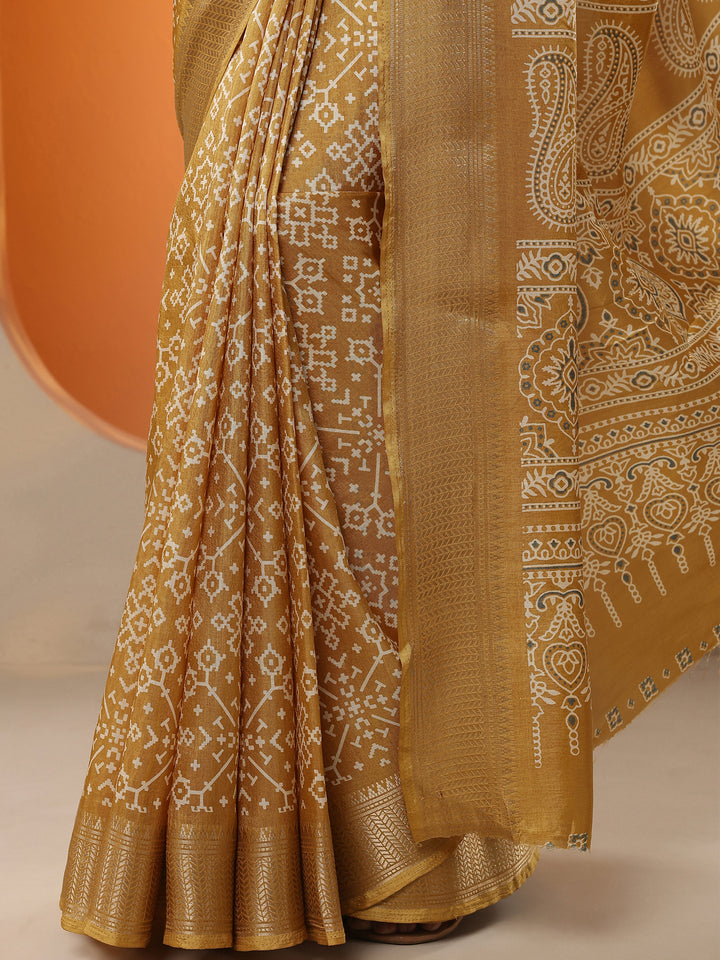 Mustard Printed Silk Blend Saree With Unstitched Blouse Piece