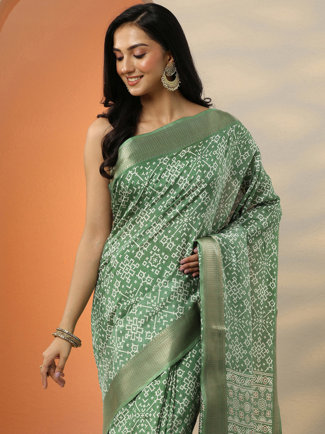 Green Printed Silk Blend Saree With Unstitched Blouse Piece