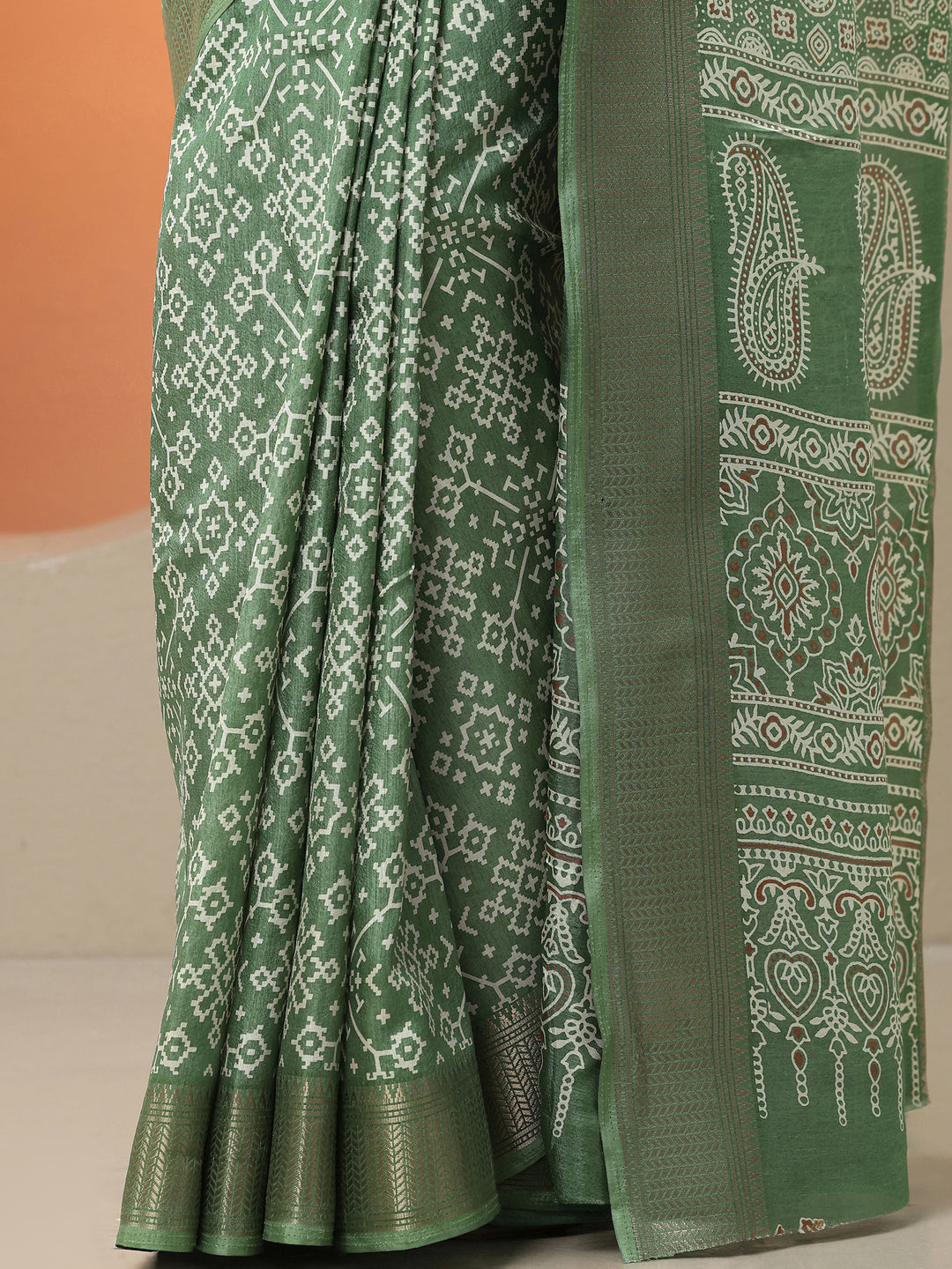 Green Printed Silk Blend Saree With Unstitched Blouse Piece