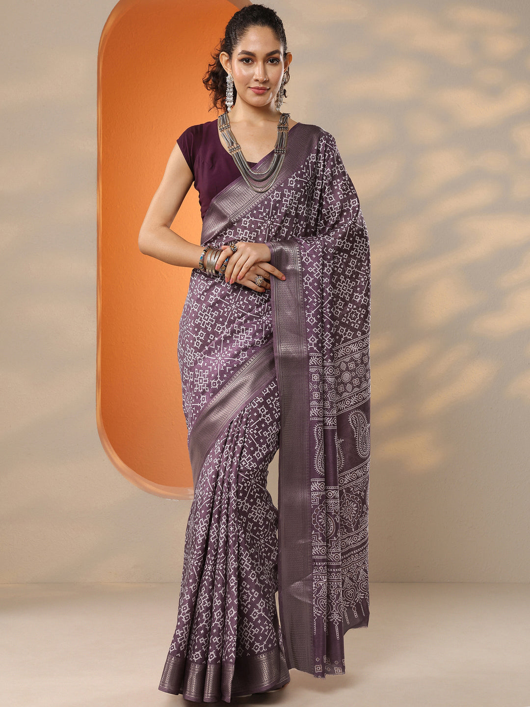 Brown Printed Silk Blend Saree With Unstitched Blouse Picece
