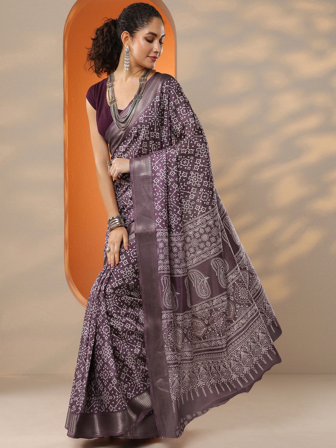 Brown Printed Silk Blend Saree With Unstitched Blouse Picece