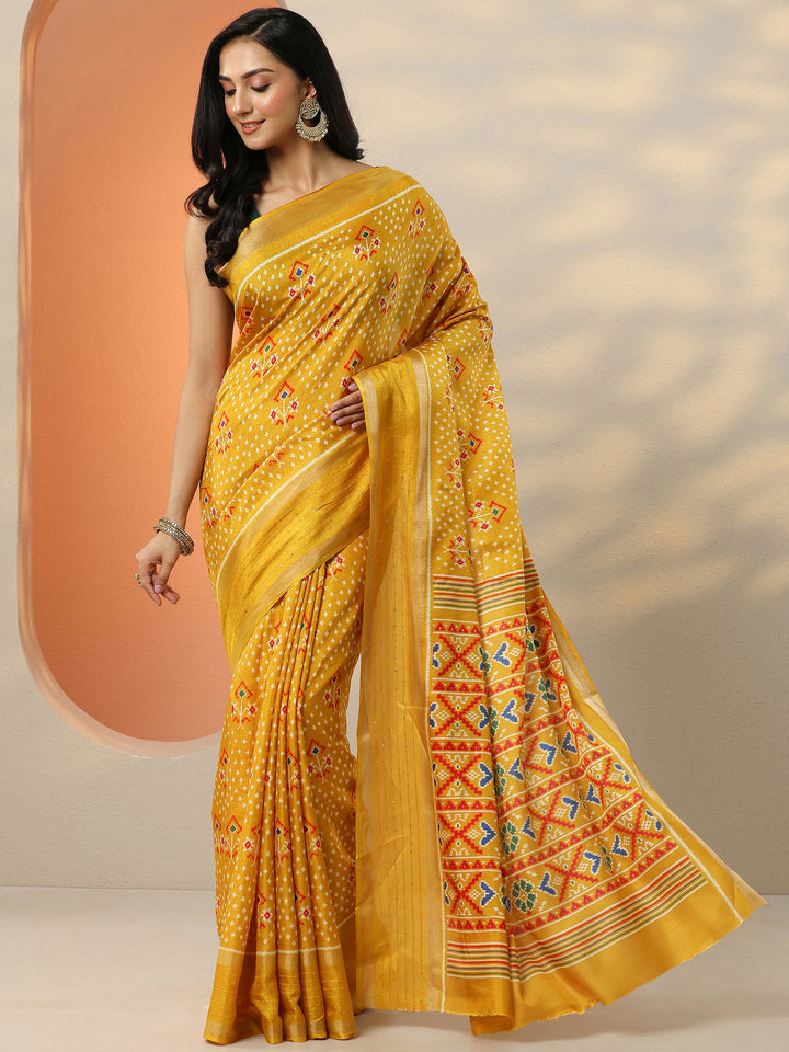 Mustard Printed Silk Blend Saree With Unstitched Blouse Picece