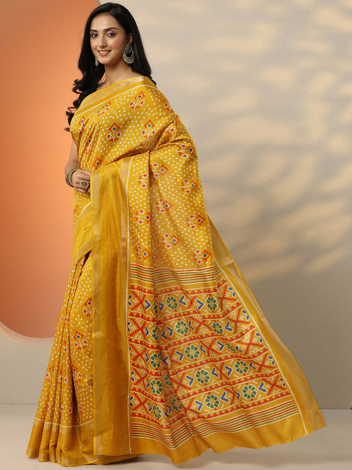 Mustard Printed Silk Blend Saree With Unstitched Blouse Picece