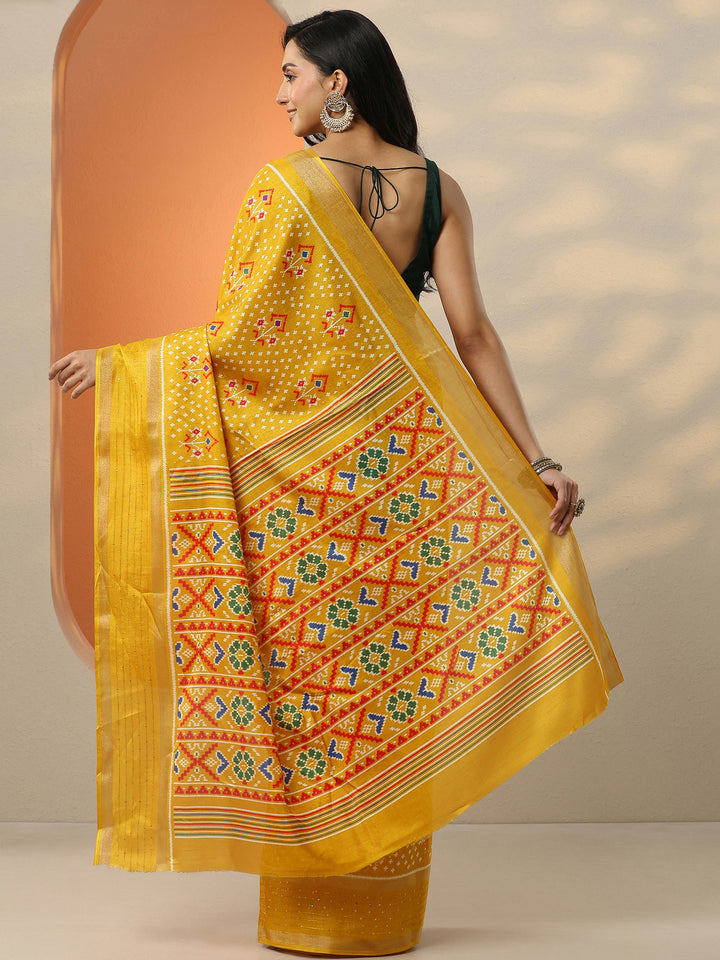 Mustard Printed Silk Blend Saree With Unstitched Blouse Picece