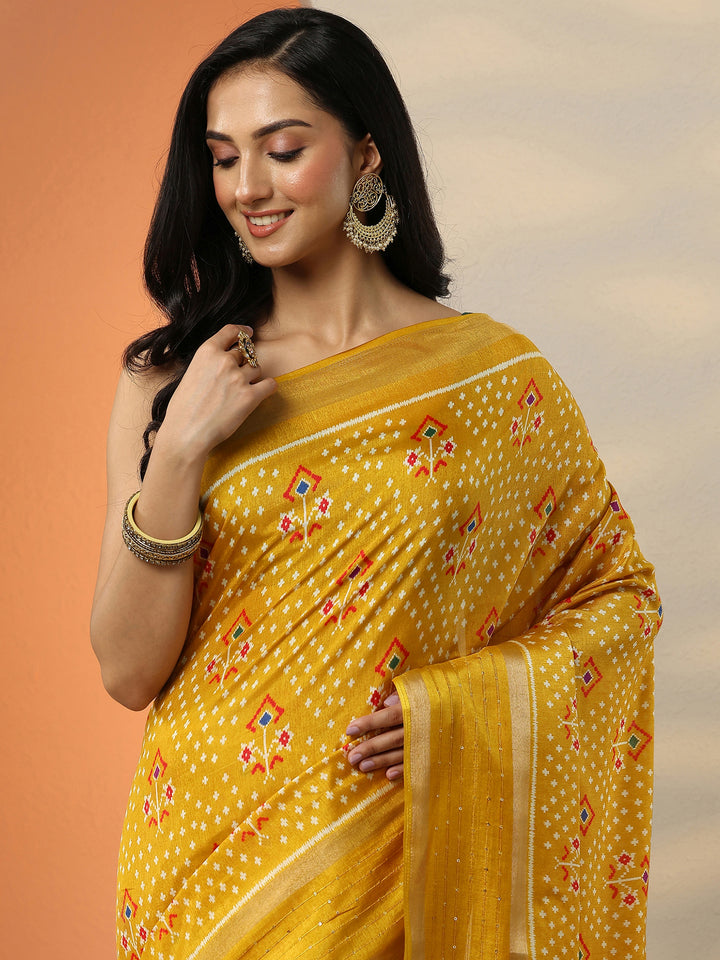 Mustard Printed Silk Blend Saree With Unstitched Blouse Picece