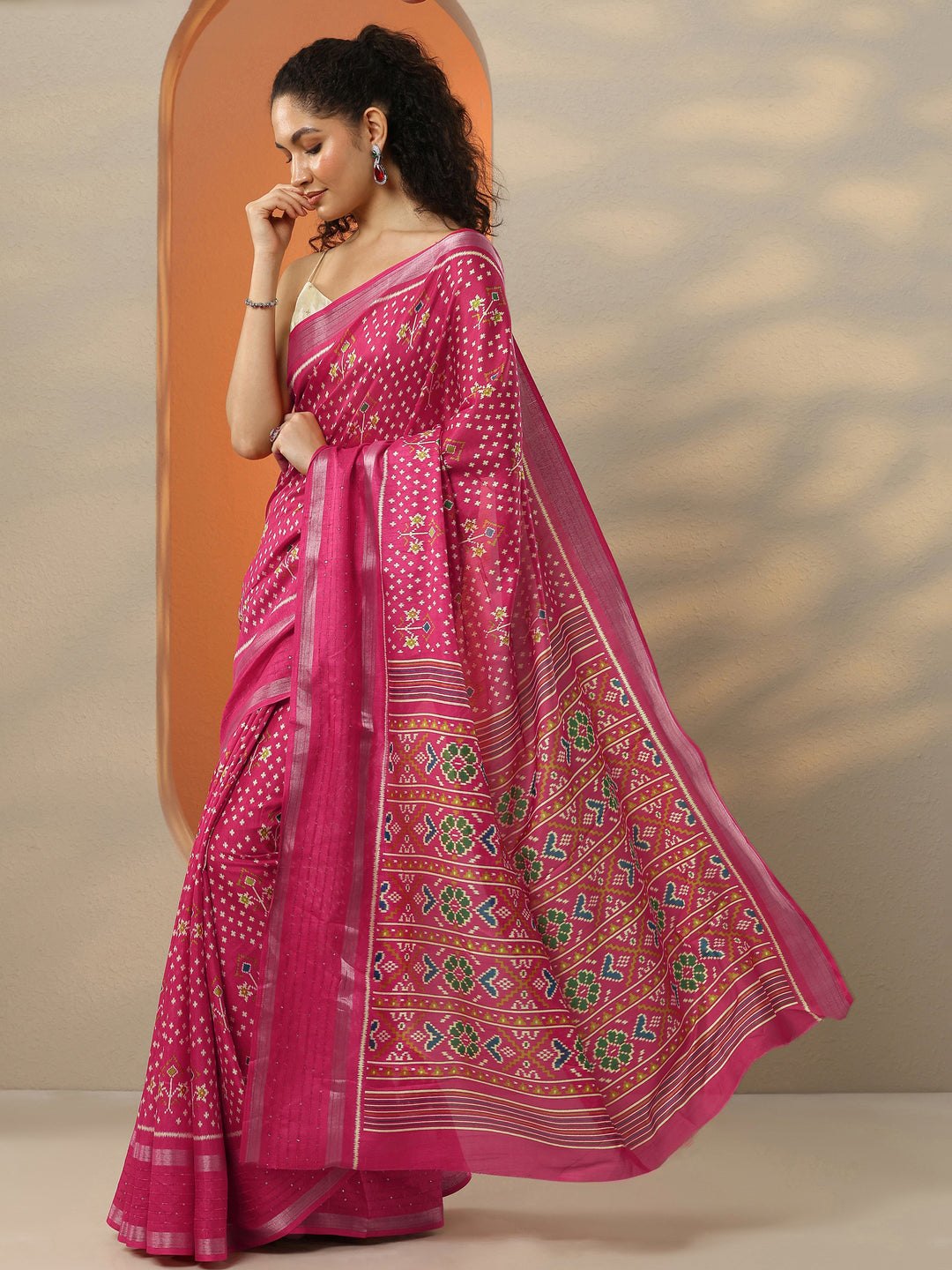 Red Printed Silk Blend Saree With Unstitched Blouse Piece