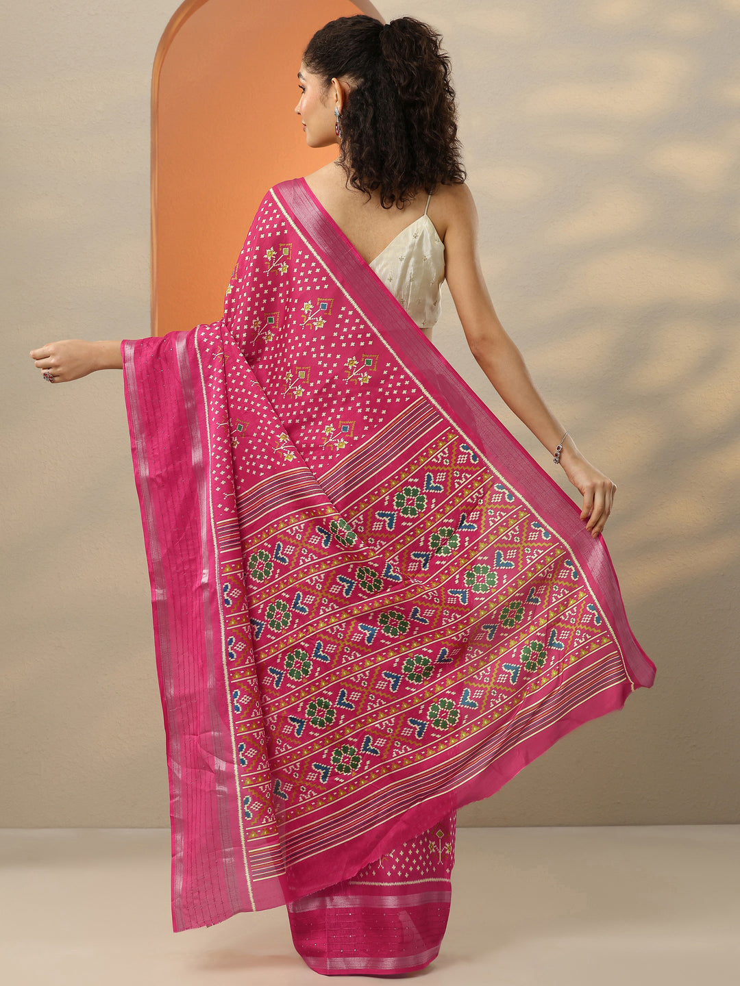 Red Printed Silk Blend Saree With Unstitched Blouse Piece