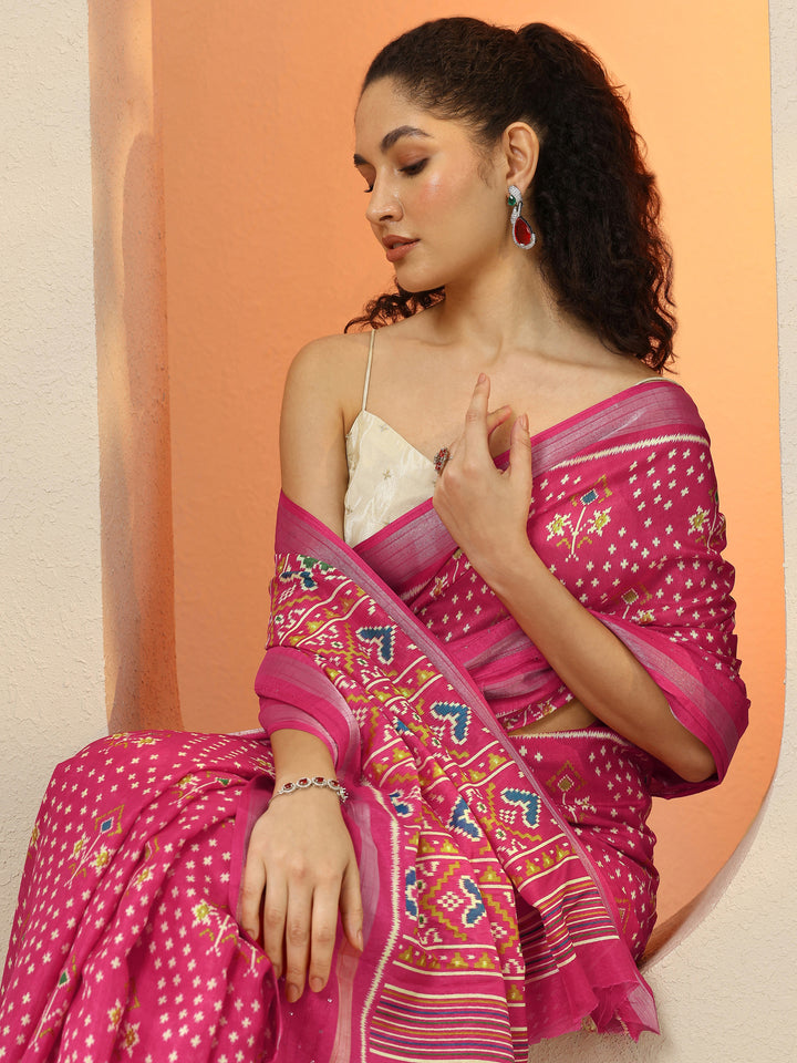 Red Printed Silk Blend Saree With Unstitched Blouse Piece