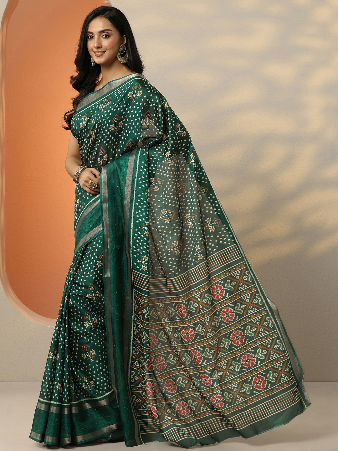 Green Printed Silk Blend Saree With Unstitched Blouse Piece