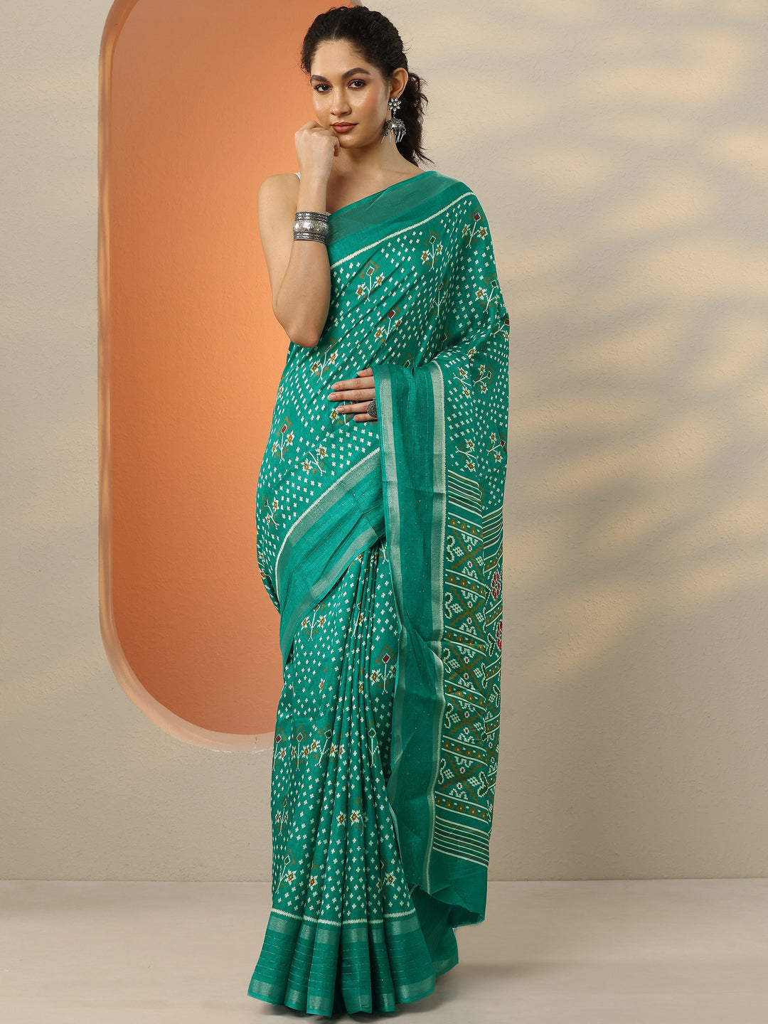 Green Printed Silk Blend Saree With Unstitched Blouse Piece
