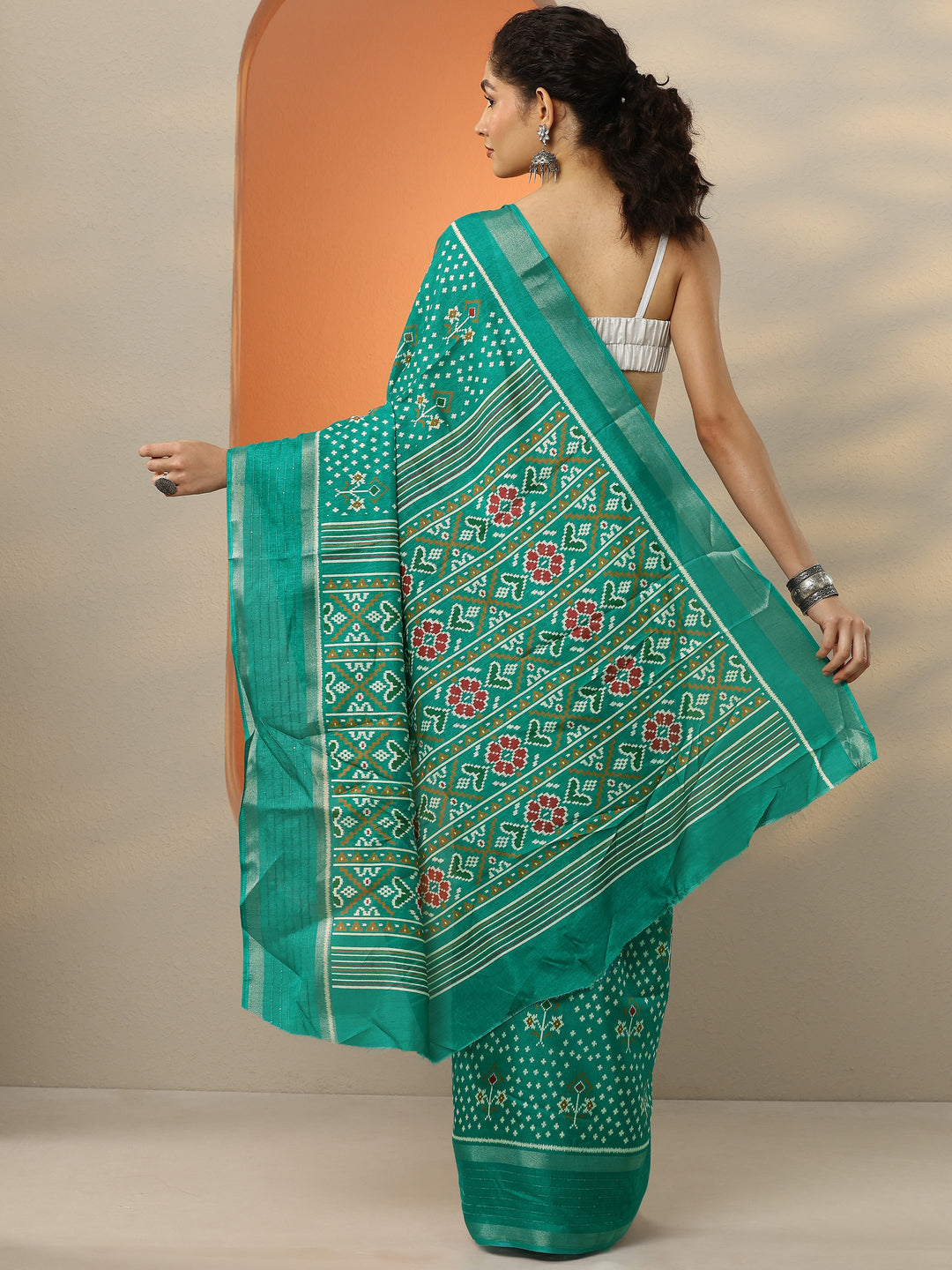 Green Printed Silk Blend Saree With Unstitched Blouse Piece