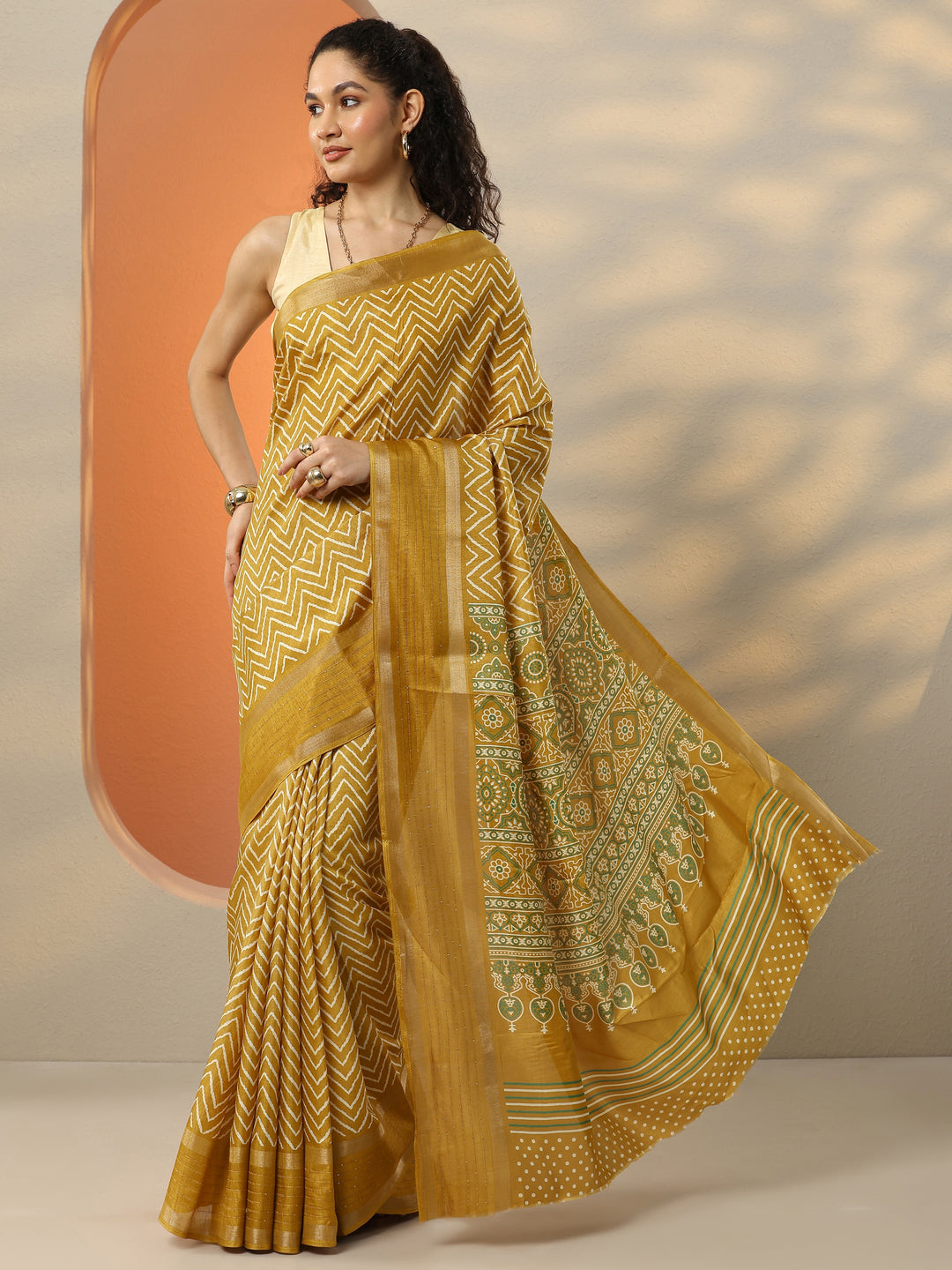 Mustard Leheriya Printed Silk Blend Saree With Unstitched Blouse Piece