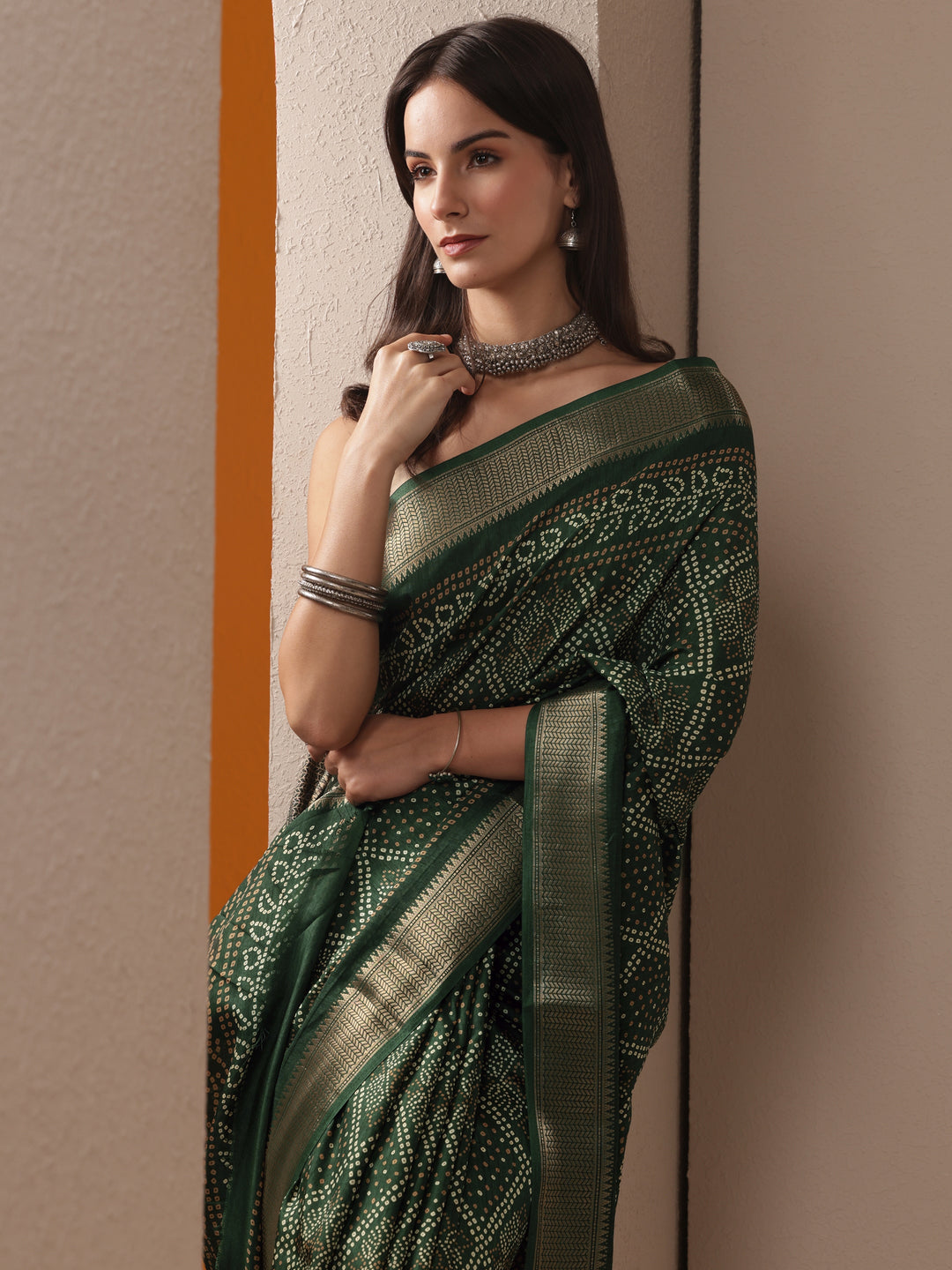 Green Bandhani Printed Silk Blend Saree With Unstitched Blouse Piece