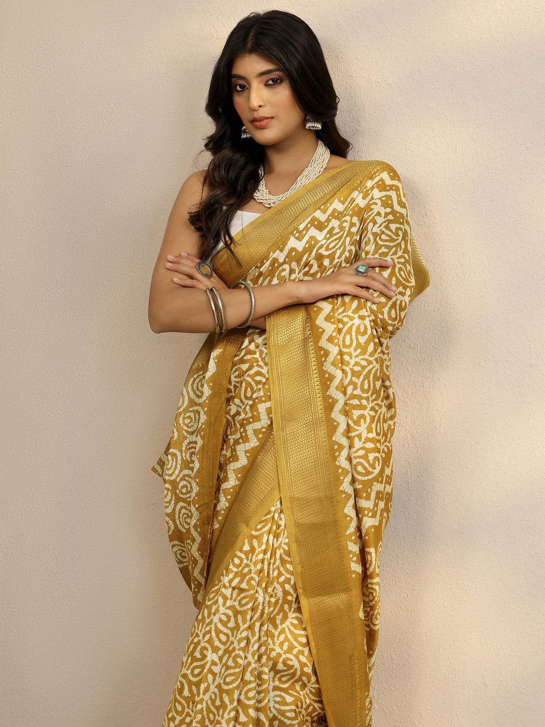 Mustard Batik Printed Silk Blend Saree With Unstitched Blouse Piece
