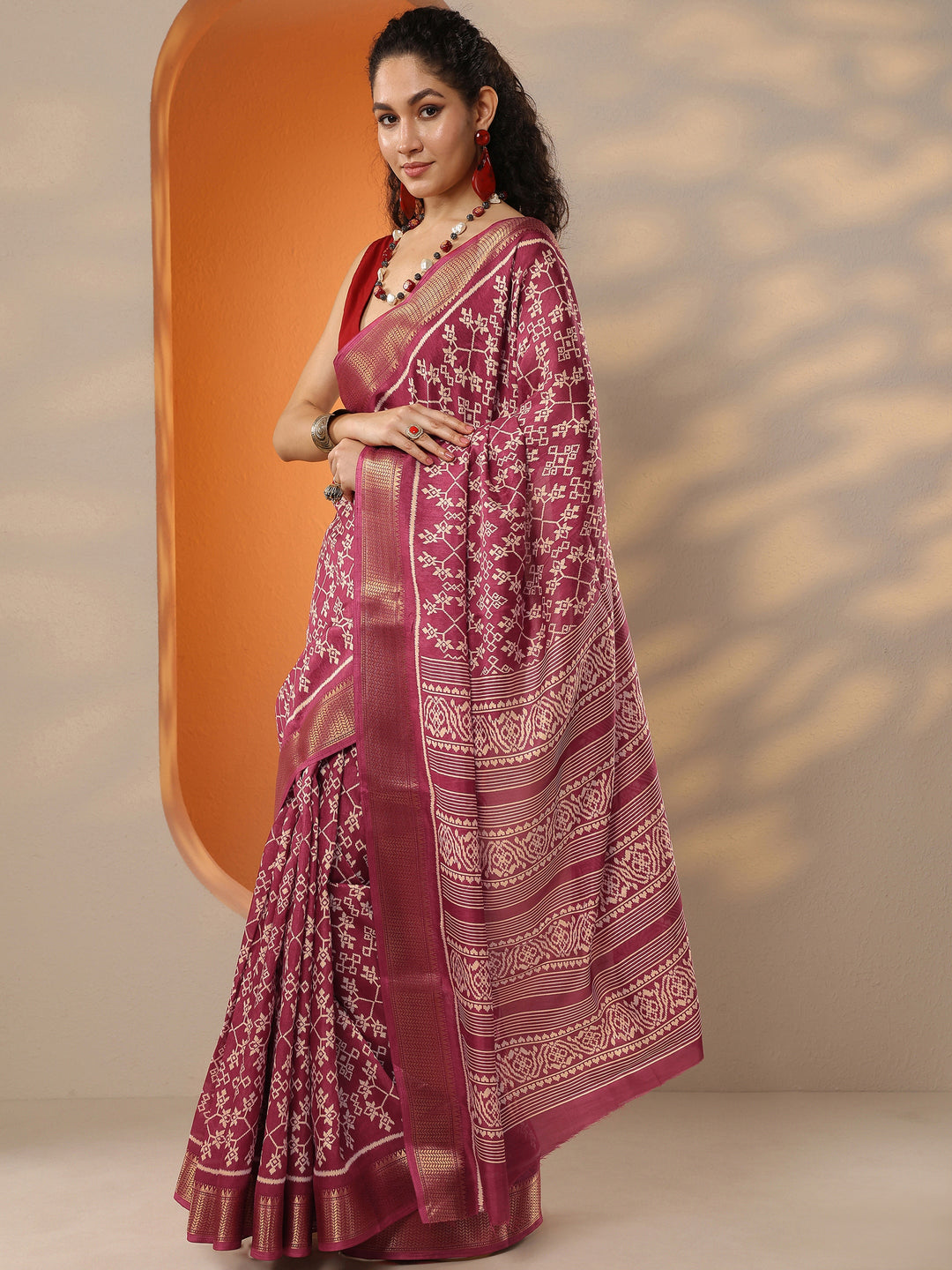 Pink Printed Silk Blend Saree With Unstitched Blouse Piece