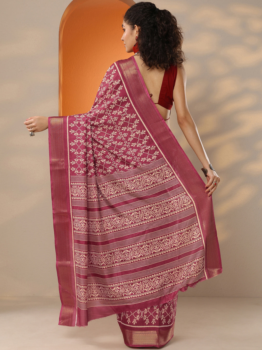 Pink Printed Silk Blend Saree With Unstitched Blouse Piece
