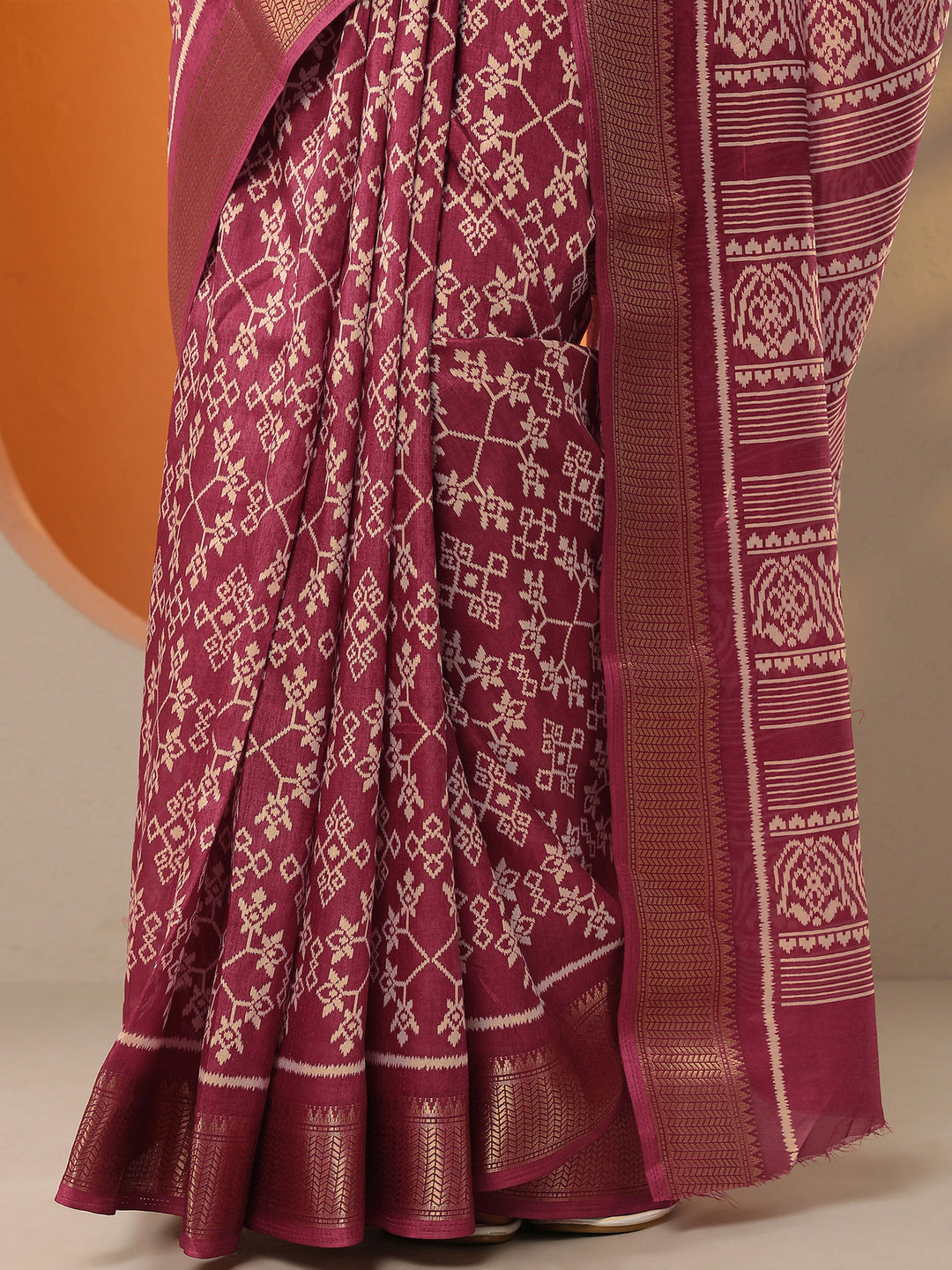 Pink Printed Silk Blend Saree With Unstitched Blouse Piece