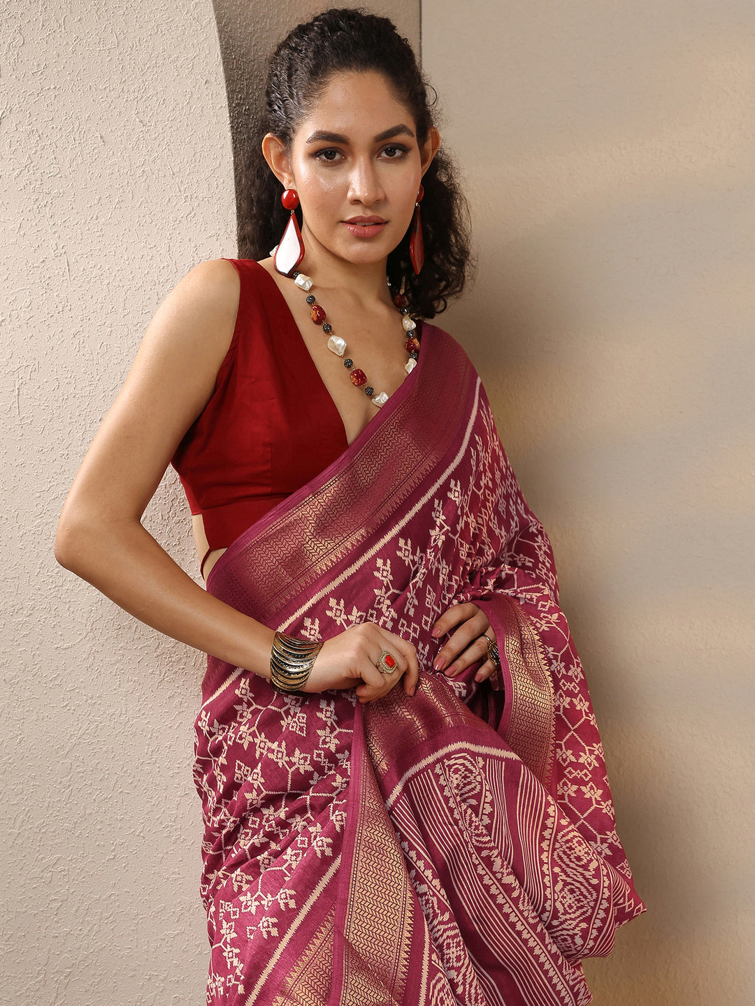Pink Printed Silk Blend Saree With Unstitched Blouse Piece