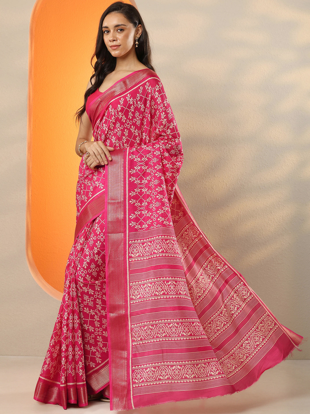 Pink Printed Silk Blend Saree With Unstitched Blouse Picece