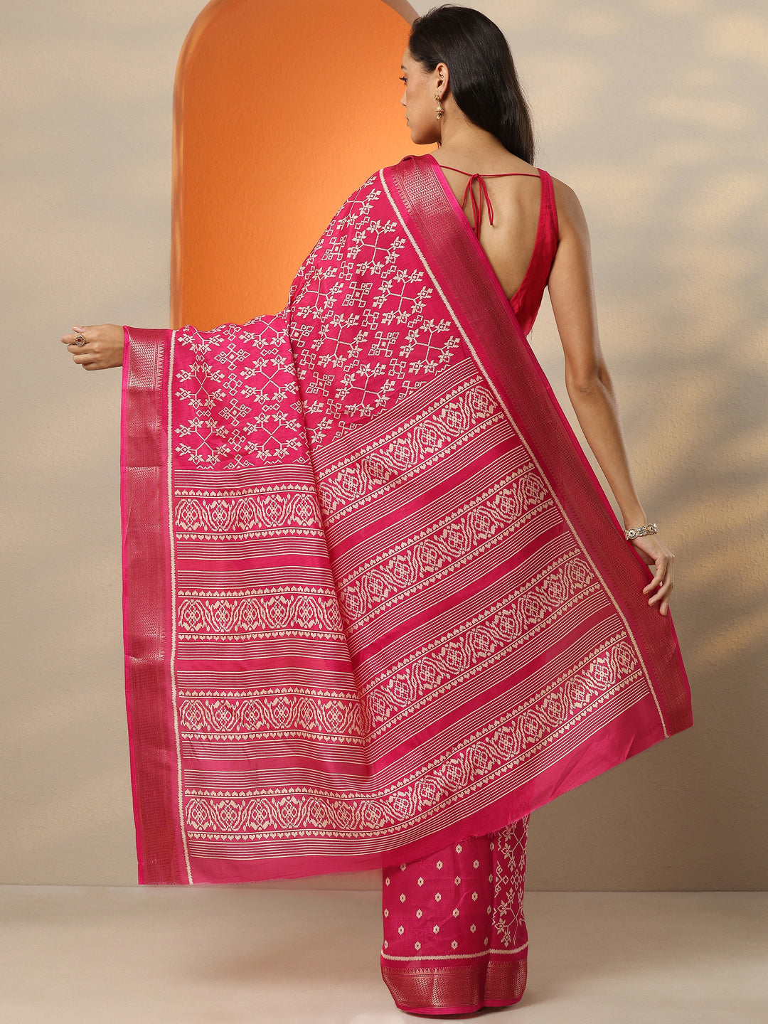 Pink Printed Silk Blend Saree With Unstitched Blouse Picece