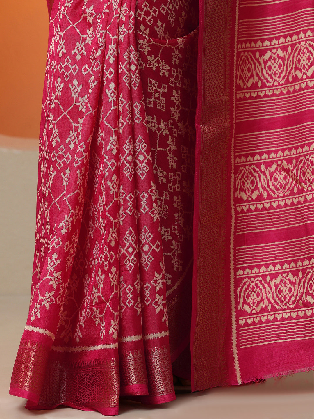 Pink Printed Silk Blend Saree With Unstitched Blouse Picece