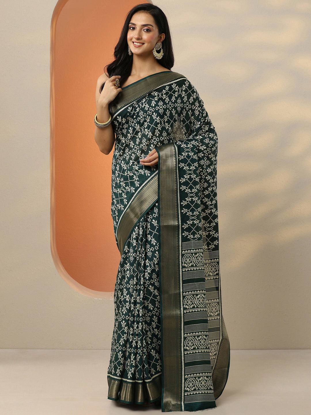 Green Printed Silk Blend Saree With Unstitched Blouse Piece