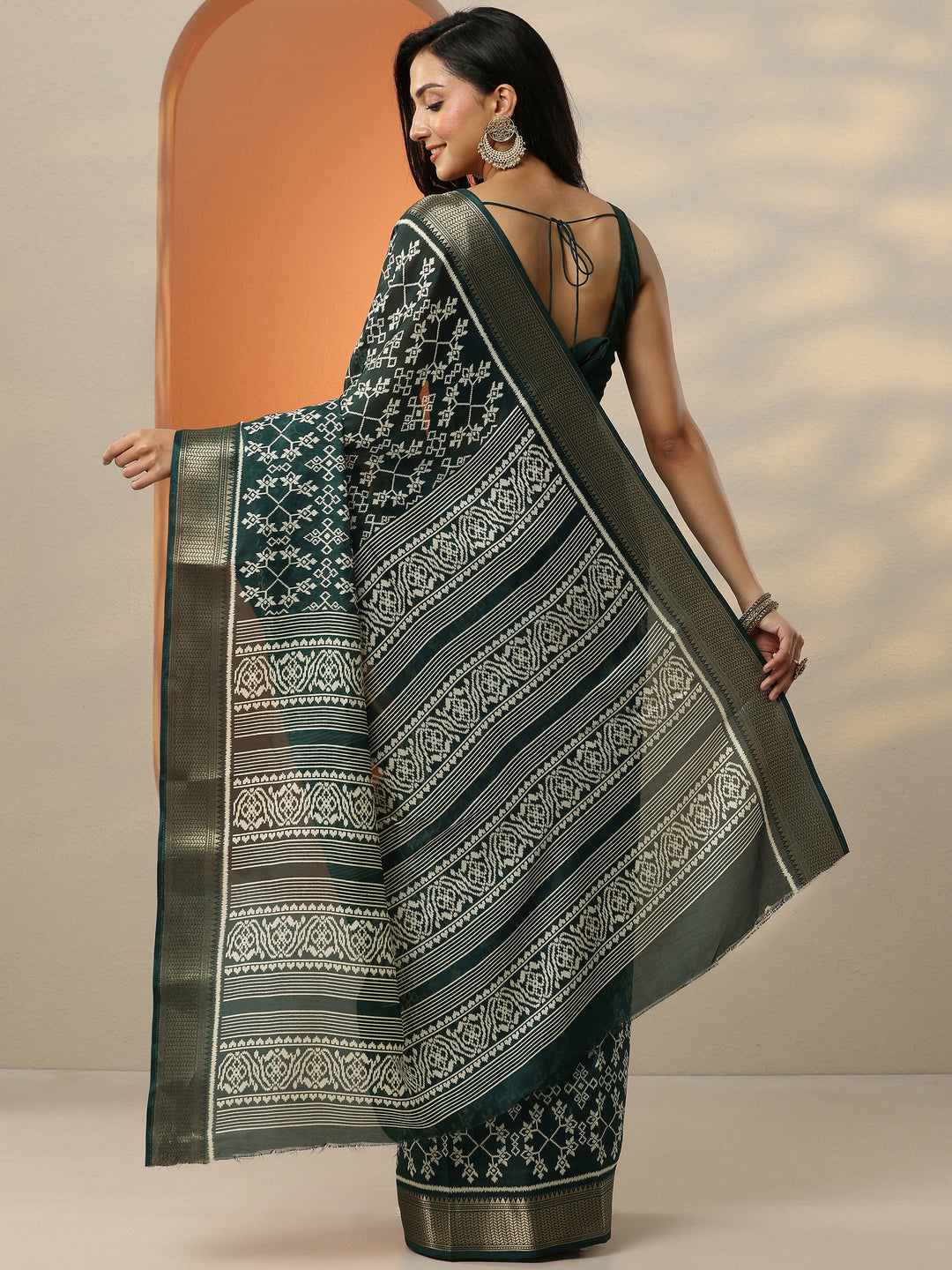 Green Printed Silk Blend Saree With Unstitched Blouse Piece