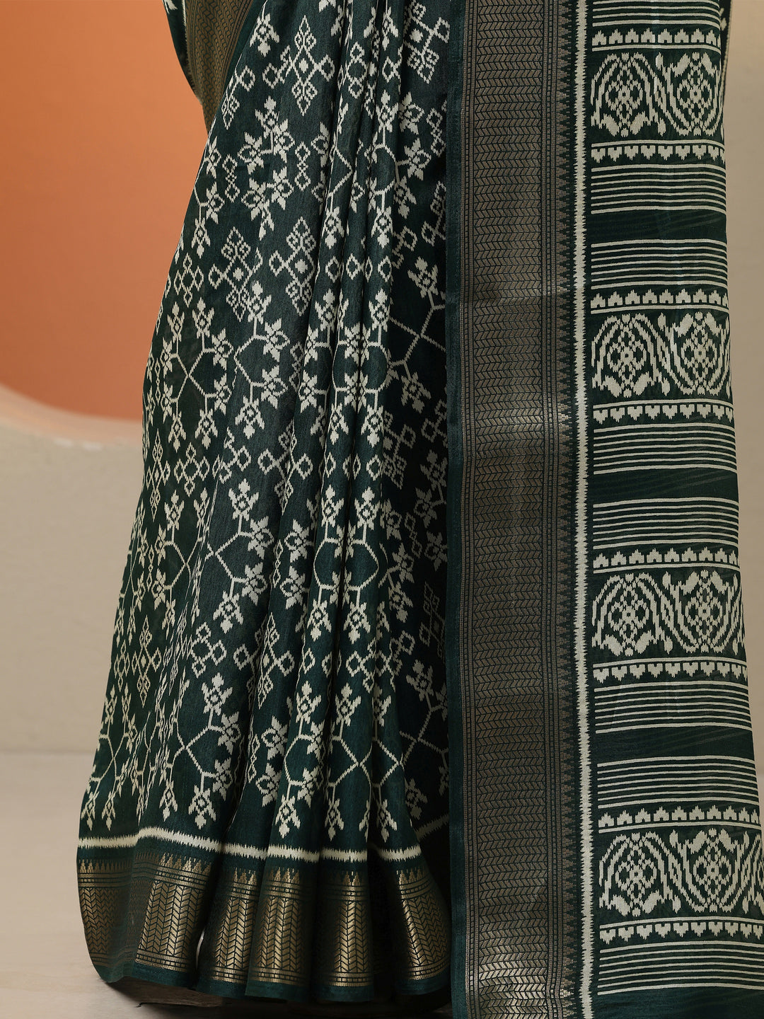 Green Printed Silk Blend Saree With Unstitched Blouse Piece
