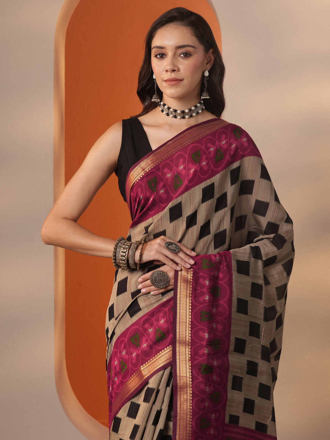 Brown Printed Silk Blend Saree With Unstitched Blouse Piece